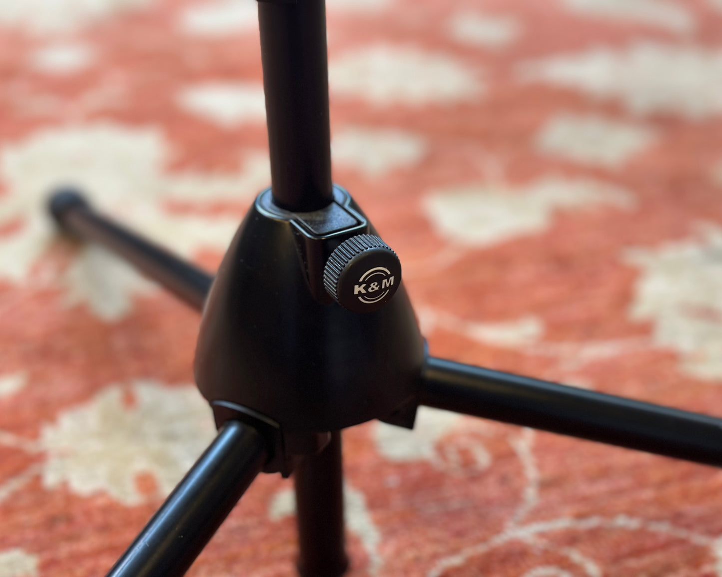 König & Meyer 25975 Short Microphone Stand with 2-Section Boom