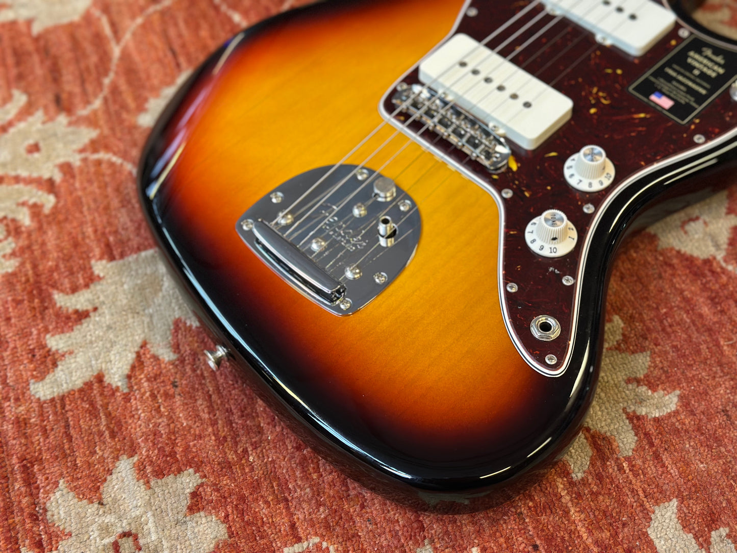 B Stock American Vintage II 1966 Jazzmaster - 3-Colour Sunburst