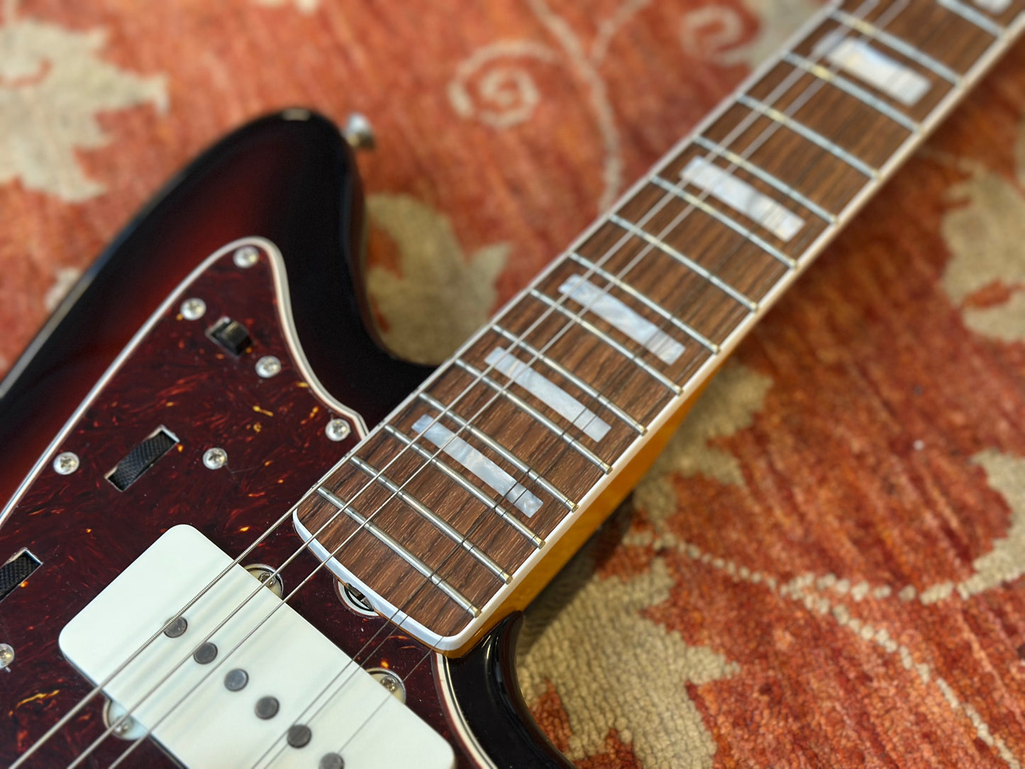 B Stock American Vintage II 1966 Jazzmaster - 3-Colour Sunburst