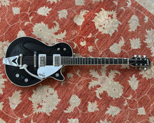 Load image into Gallery viewer, 2013 FSR Gretsch 6128T Duo Jet w/ OHSC (Non-Chambered 4.62kg)
