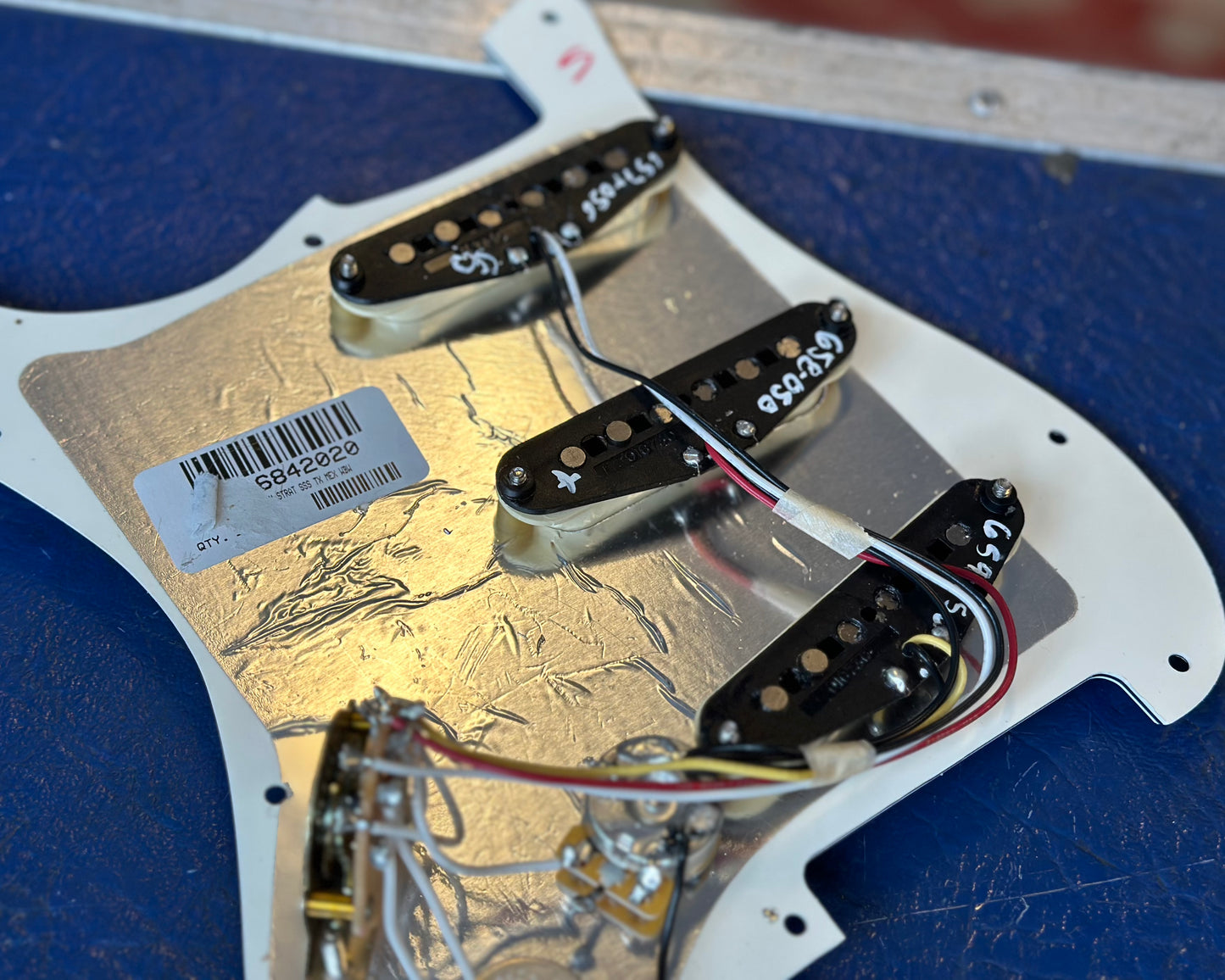 Fender Pre-Wired Strat Pickguard - Tex Mex SSS