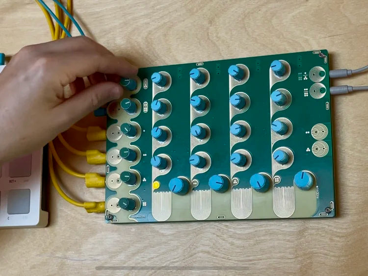 Landscape Moon Passive Analogue 4-Channel Rhythmic Instrument