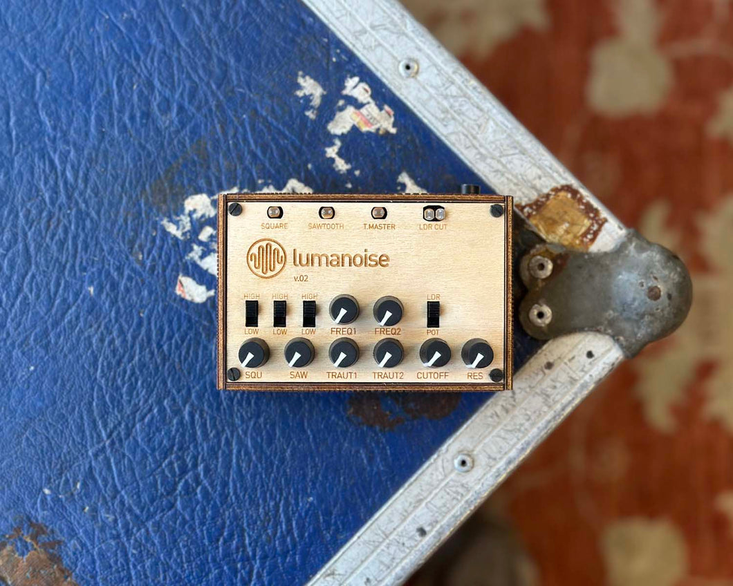 L.E.P. Lumanoise V2 Desktop Synthesizer