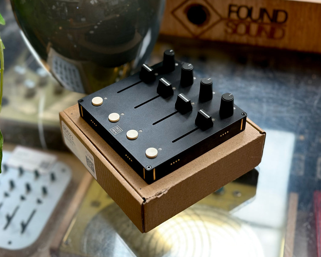 intech studio Grid2.0 PBF4 MIDIコントローラー Intech Studio PBF4 MIDI Controller at Signal Sounds