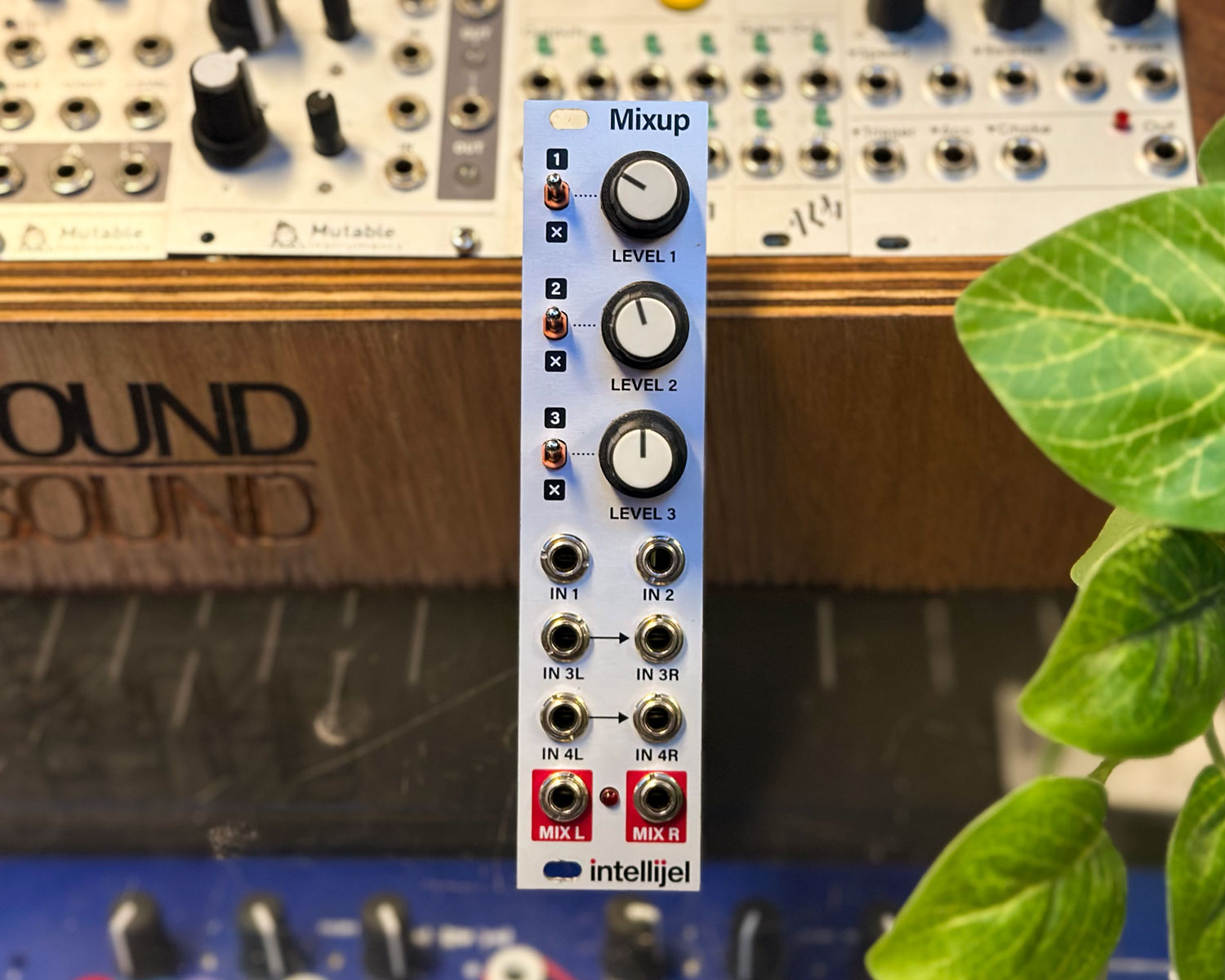 Intellijel Mixup Compact Mono/Stereo Chainable Eurorack Mixer