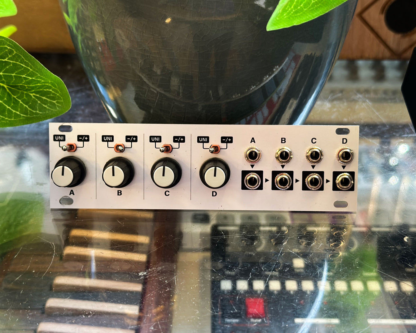 Intellijel Quadratt 1U 4 Channel Eurorack Attenuator/Summing Mixer