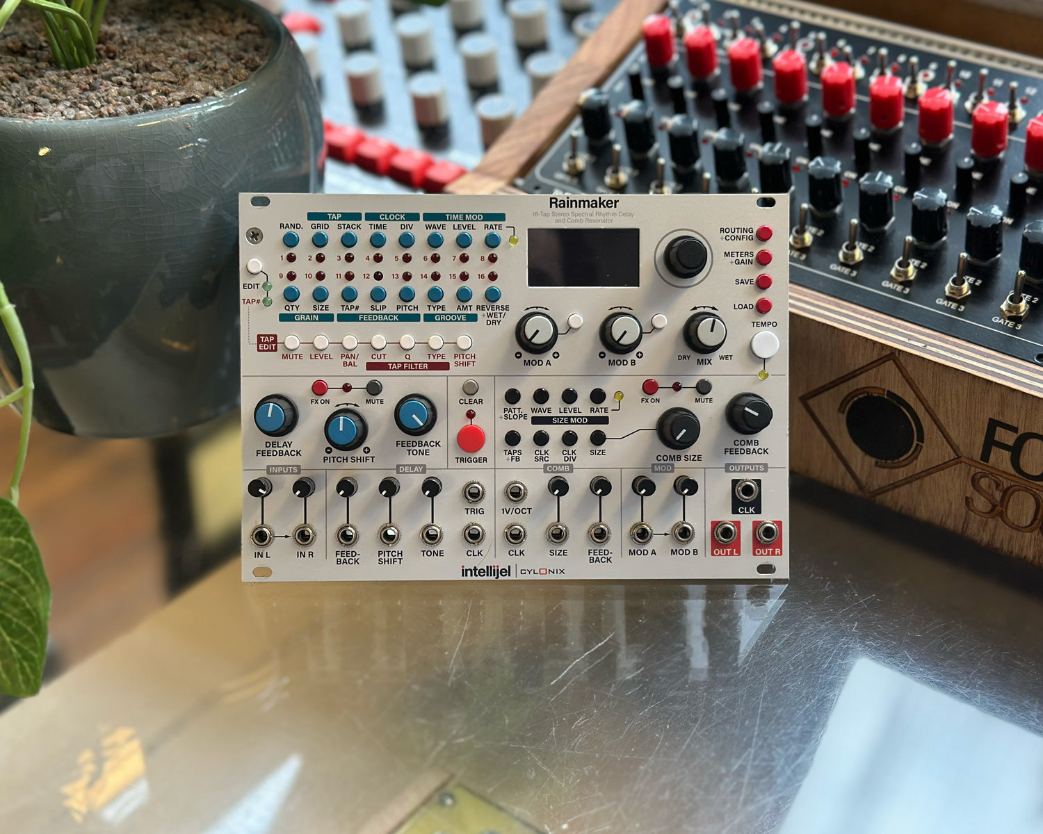 Intellijel Cylonix Rainmaker Stereo Rhythmic Delay and Comb Resonator –  Found Sound