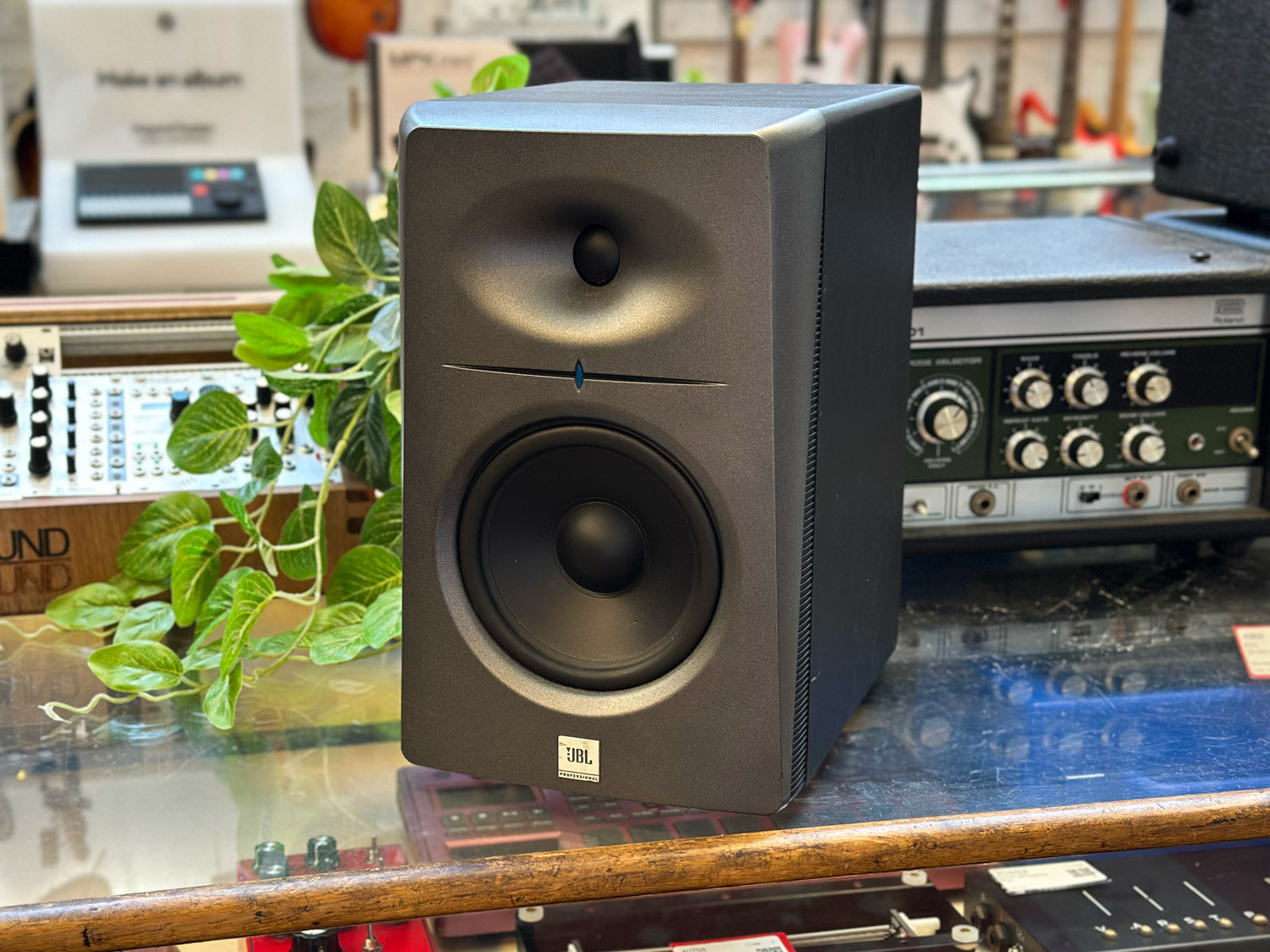 JBL スピーカー LSR 2300 Powered Studio Monitors 【公式通販】