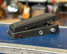 Load image into Gallery viewer, Jim Dunlop 535Q Cry Baby Wah Wah

