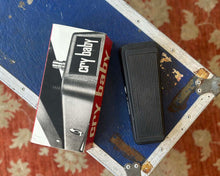 Load image into Gallery viewer, Jim Dunlop Cry Baby GCB-95
