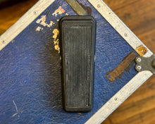 Load image into Gallery viewer, Jim Dunlop GCB-95 Cry Baby
