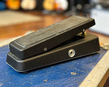 Load image into Gallery viewer, Jim Dunlop GCB-95 Cry Baby
