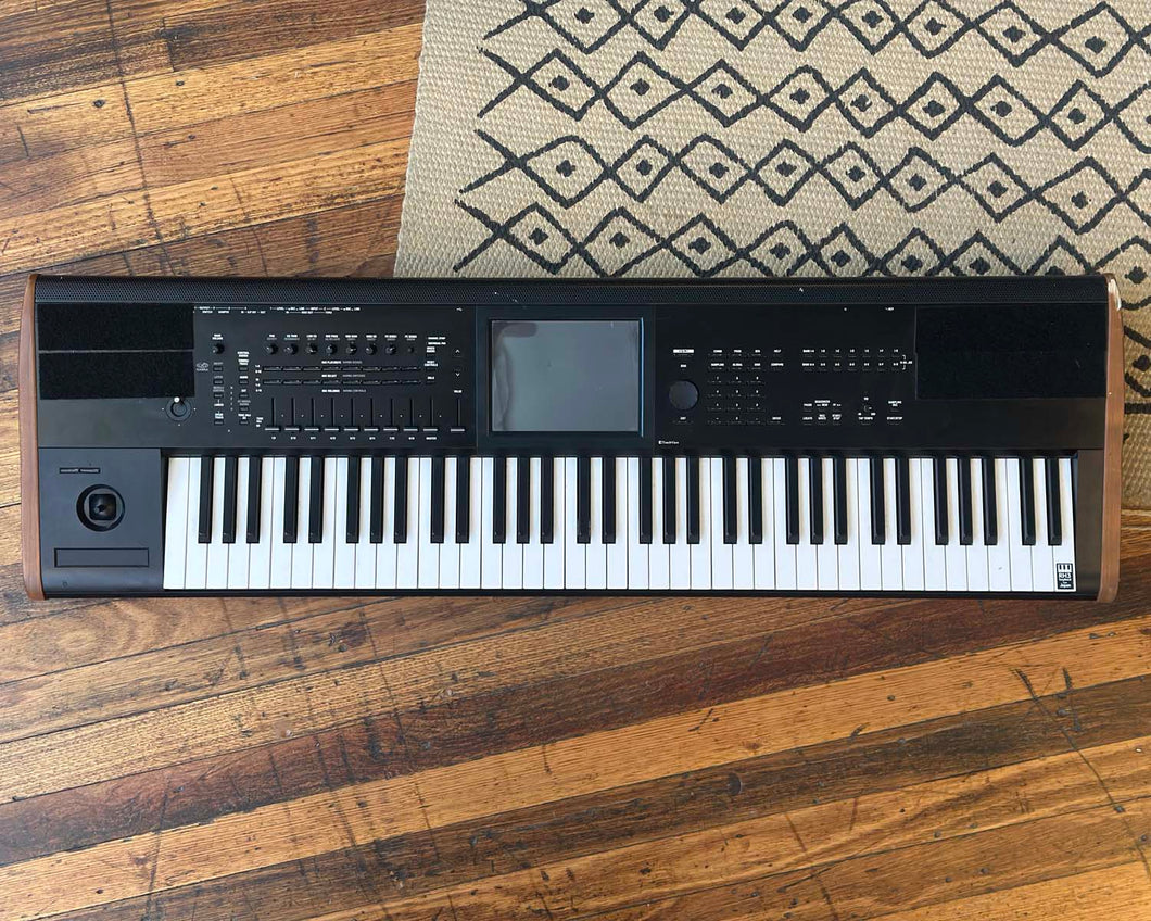 KORG Kronos 2 73-Key Workstation w/ Flight Case