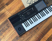 Load image into Gallery viewer, KORG Kronos 2 73-Key Workstation w/ Flight Case
