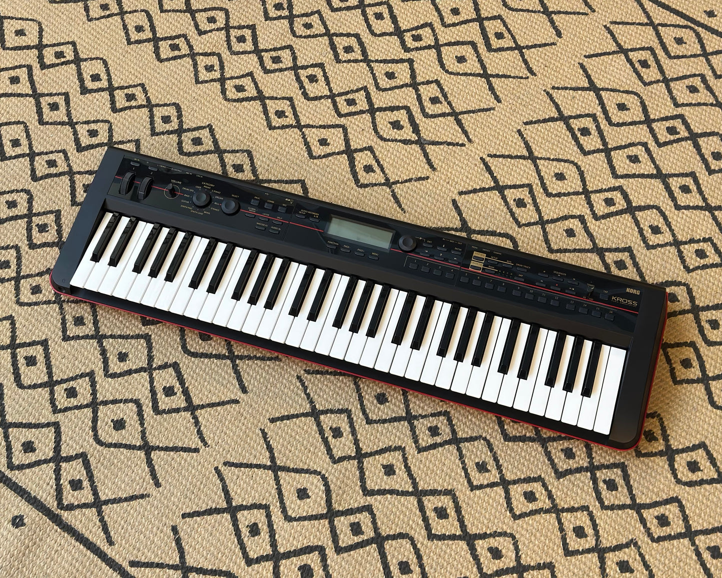 KORG Kross 61-Key Synthesizer Workstation