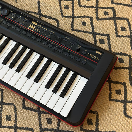 KORG Kross 61-Key Synthesizer Workstation
