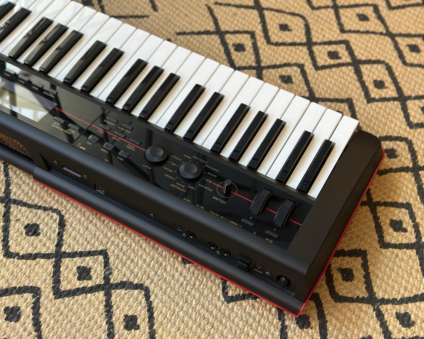 KORG Kross 61-Key Synthesizer Workstation