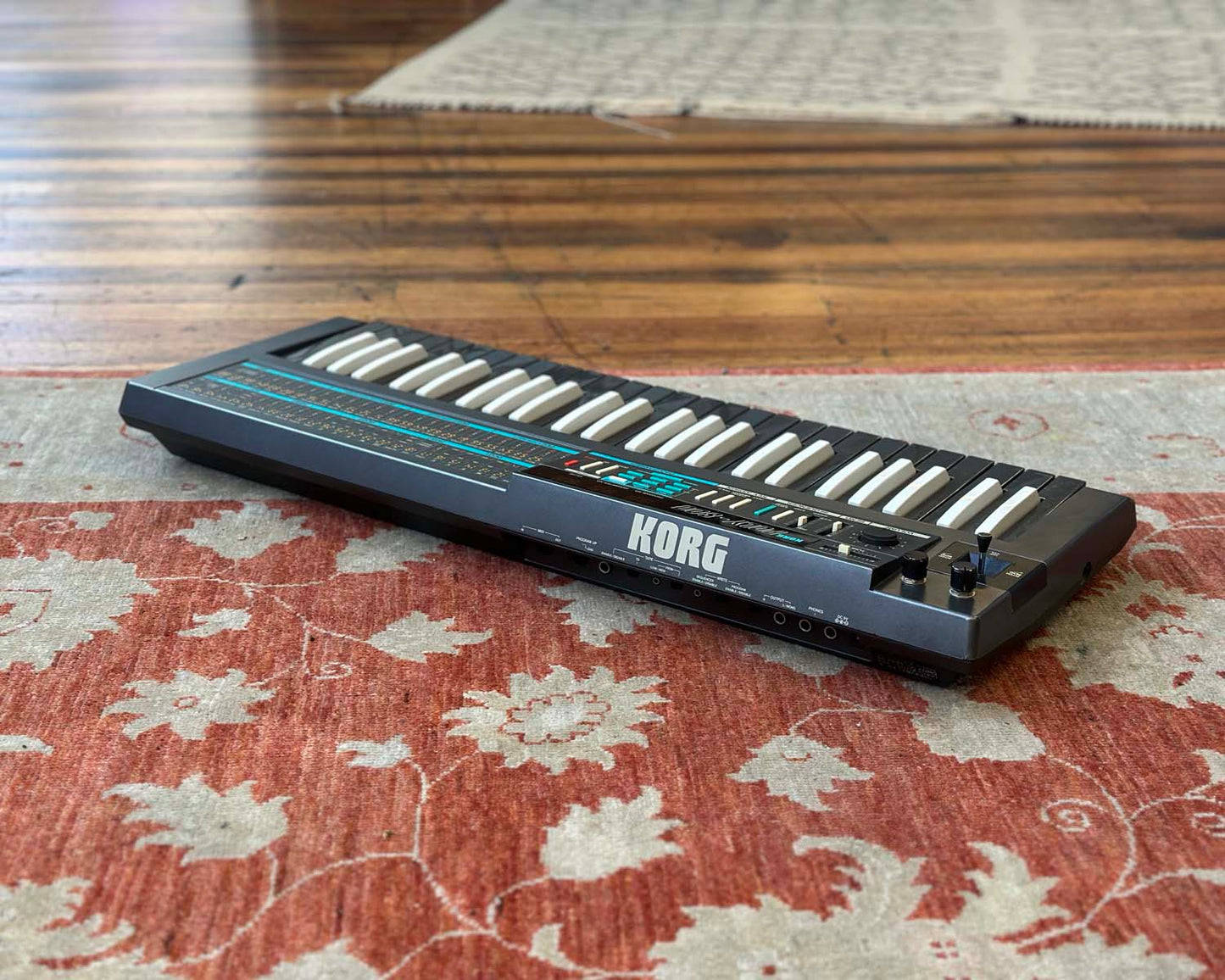 KORG Poly-800 Polyphonic Analogue Synthesizer - Reverse Keys - Modded