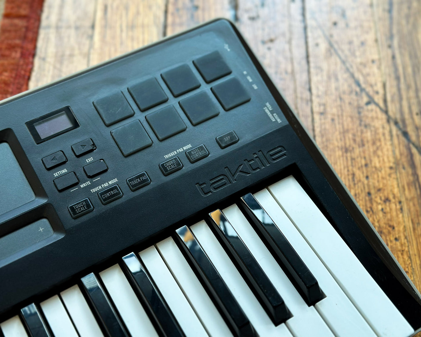 KORG Taktile Midi Controller w/ Kaosillator