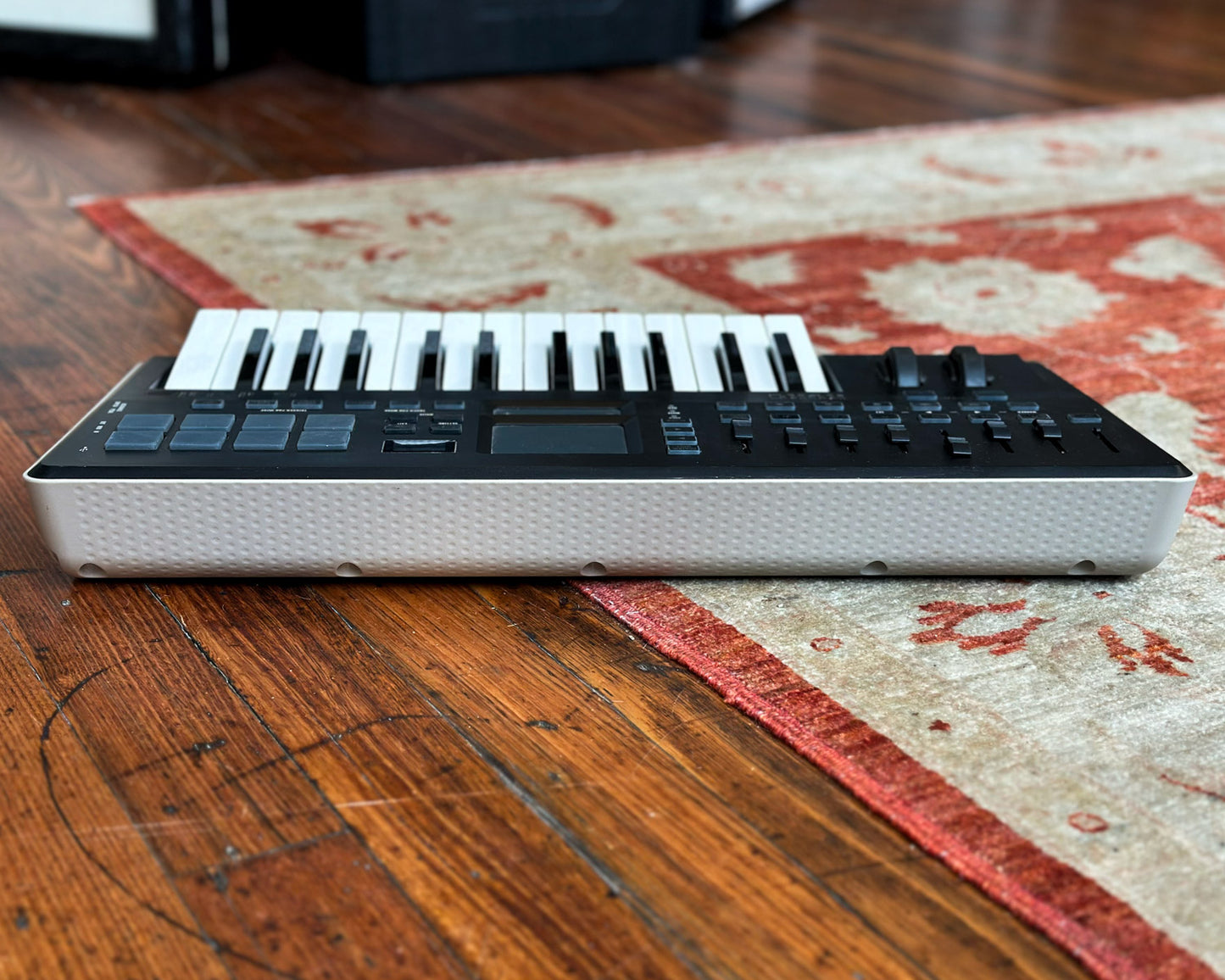 KORG Taktile Midi Controller w/ Kaosillator