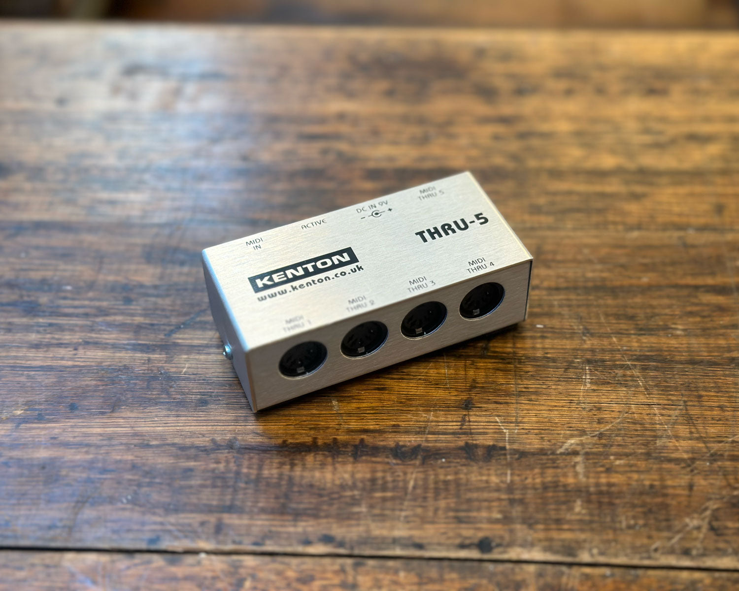 KENTON THRU5 MIDI SPLITTER Thru-5 - Kenton Thru-5 - Audiofanzine