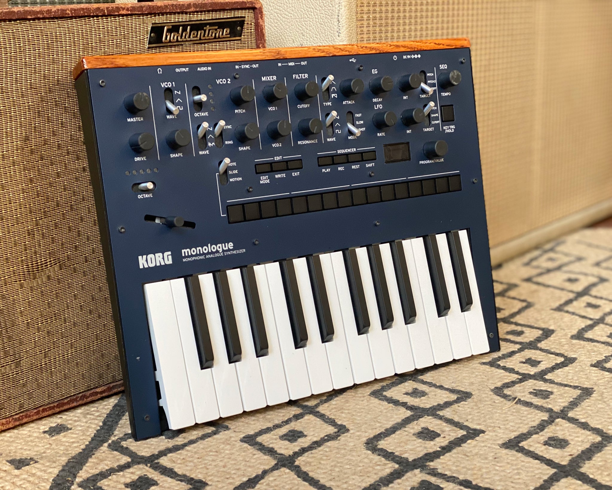 美品 KORG monologue Blue Korg Monologue Monophonic Analog Synthesizer (Blue) MONOLOGUEBL