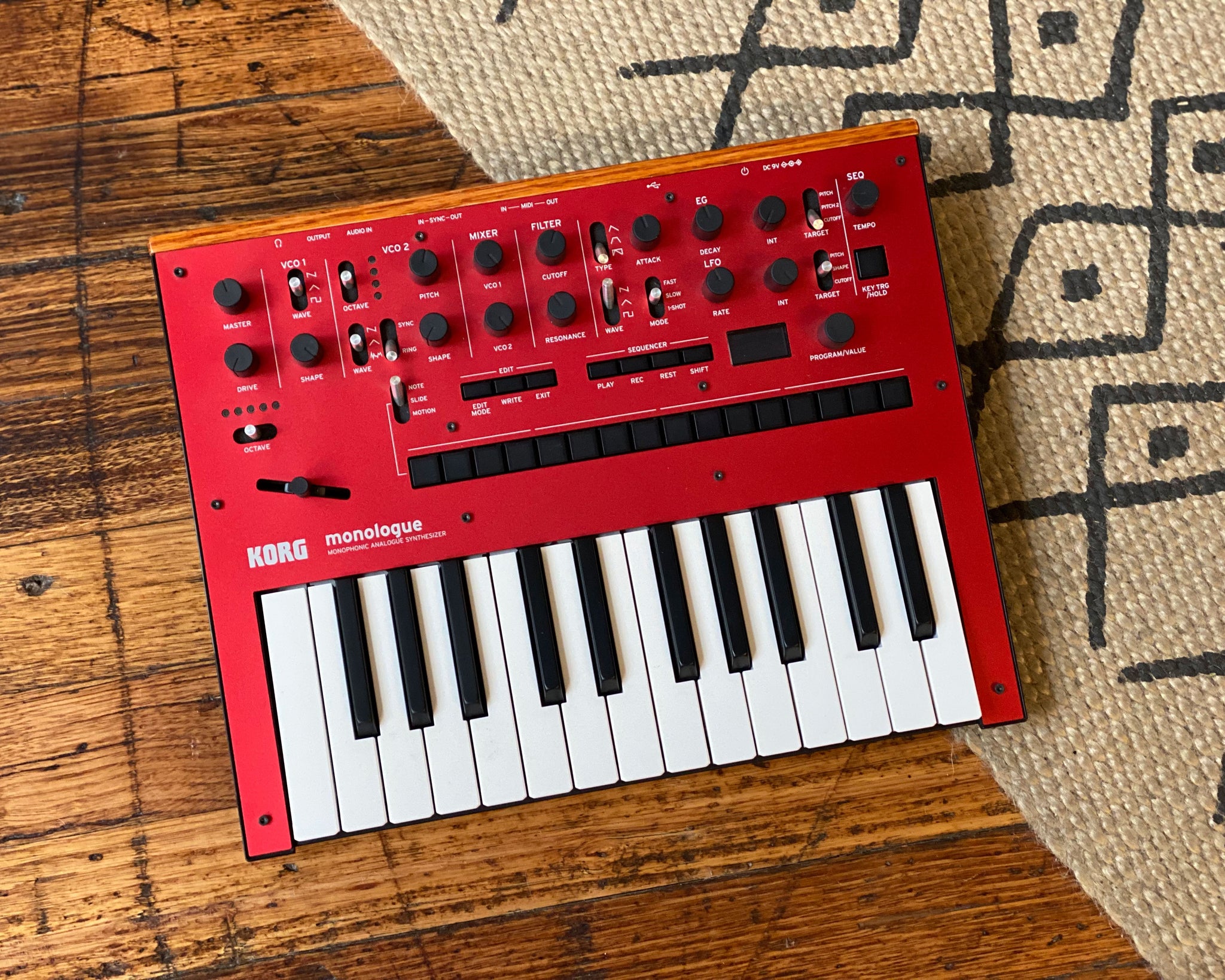 Korg Monologue RED Found Sound Korg Monologue RED Found Sound