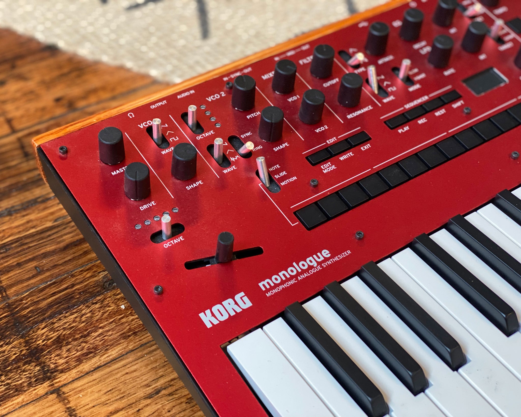 Korg Monologue RED Found Sound Korg Monologue RED Found Sound