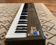 Load image into Gallery viewer, Korg X5D Digital Synthesizer
