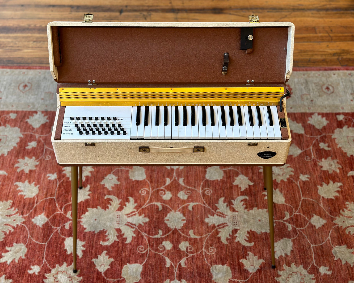 Lincoln Chordmaster Portable Organ – Found Sound
