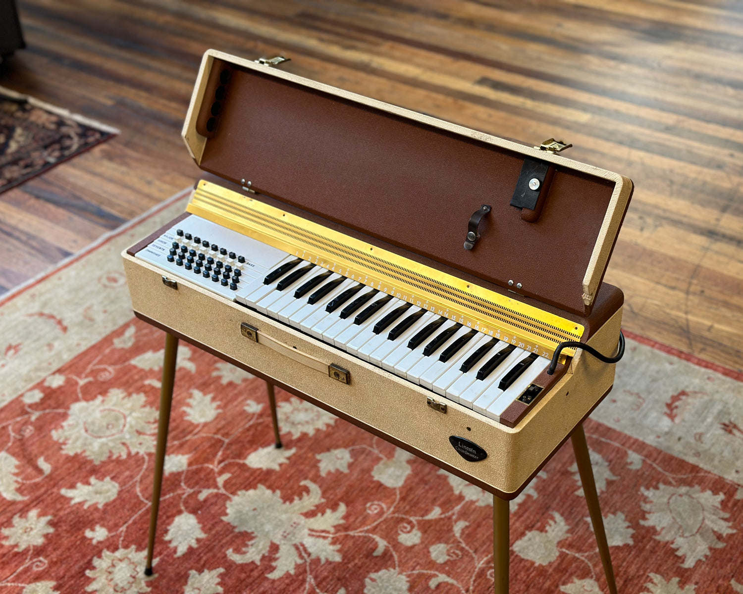 Lincoln Chordmaster Portable Organ – Found Sound