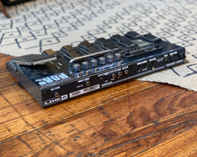 Load image into Gallery viewer, Line 6 Bass Pod XT Live
