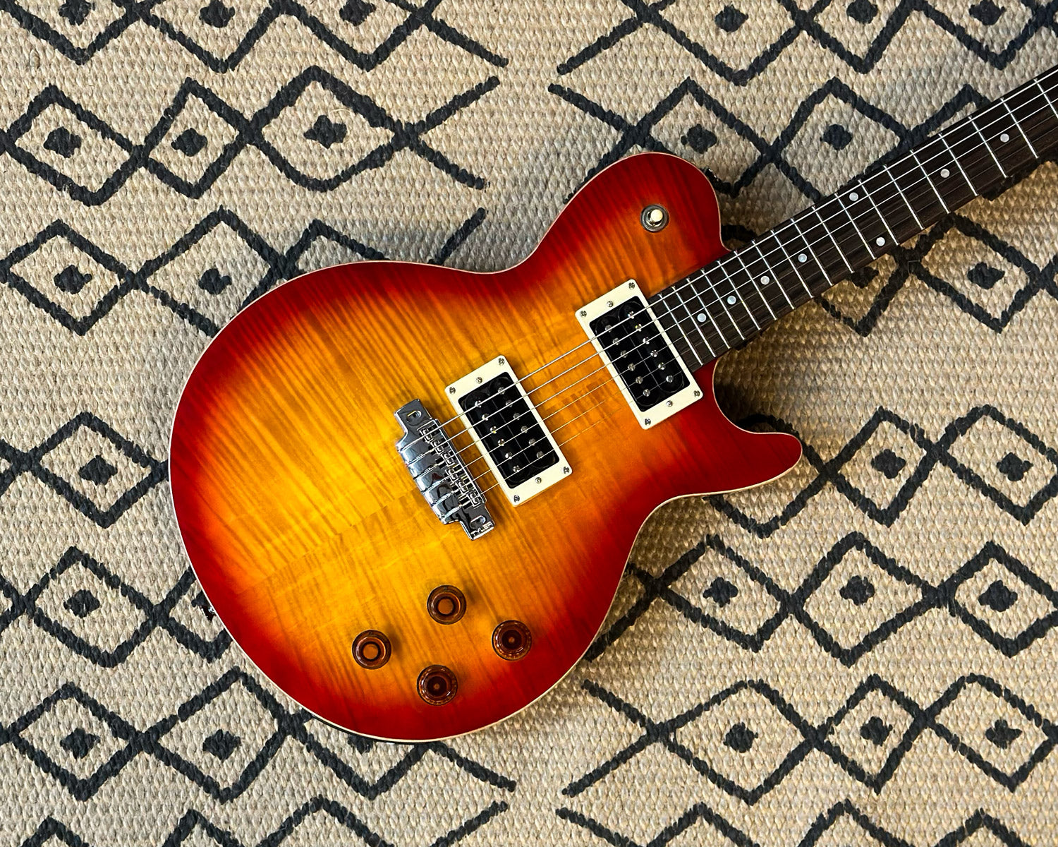 Line 6 James Tyler JTV-59 Variax Cherry Modeling Electric