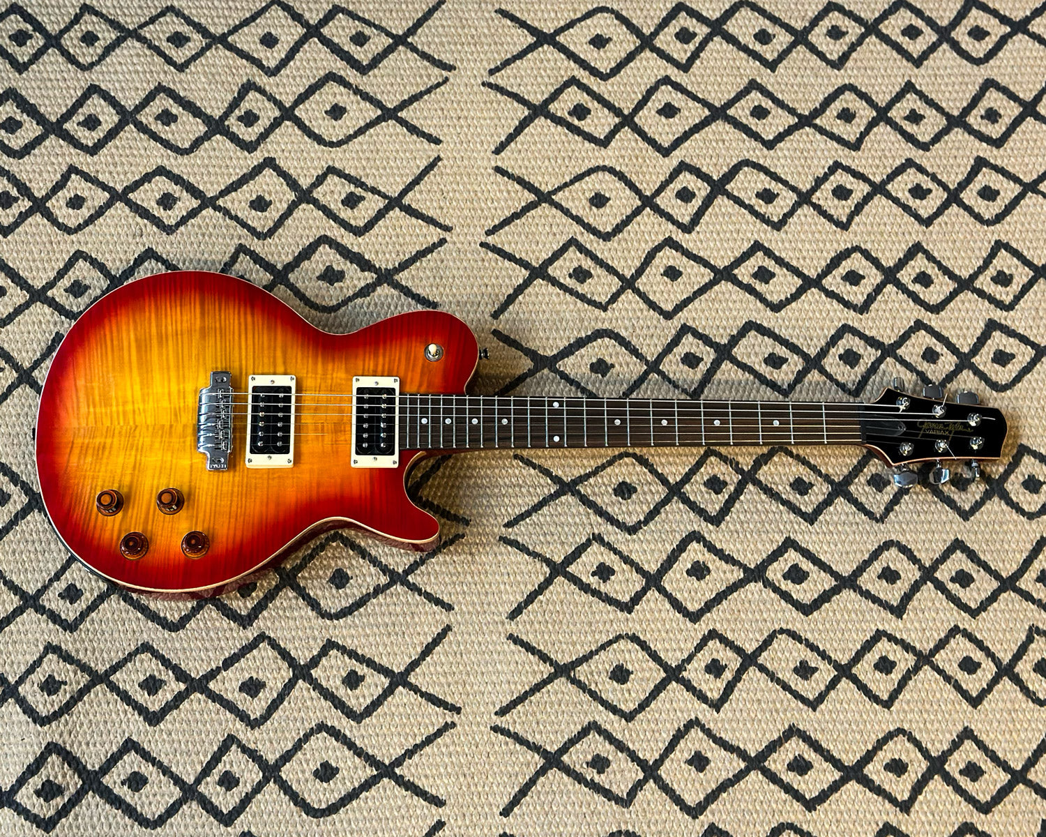 JTV-59 US Black Variax Modeling Guitar - Line 6 Shop US