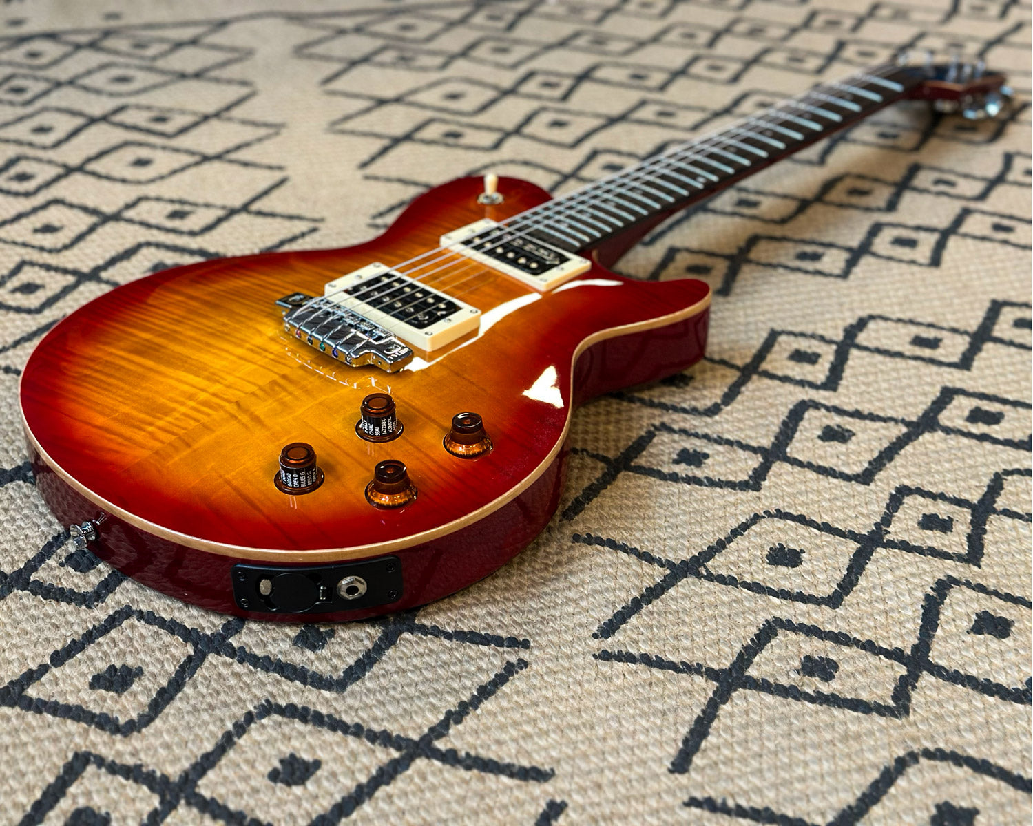 Line 6 JTV-59 James Tyler Variax – Found Sound