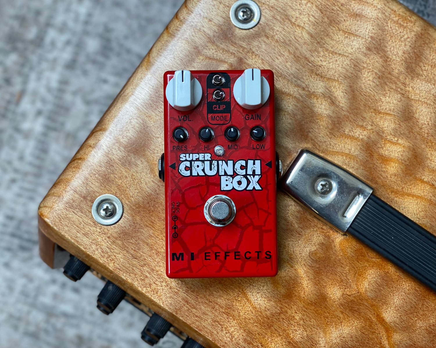 MI AUDIO SUPER CRUNCH BOX V2 ギター エフェクター MI AUDIO Super Crunch Box V2」！多機能ディストーション、クランチ