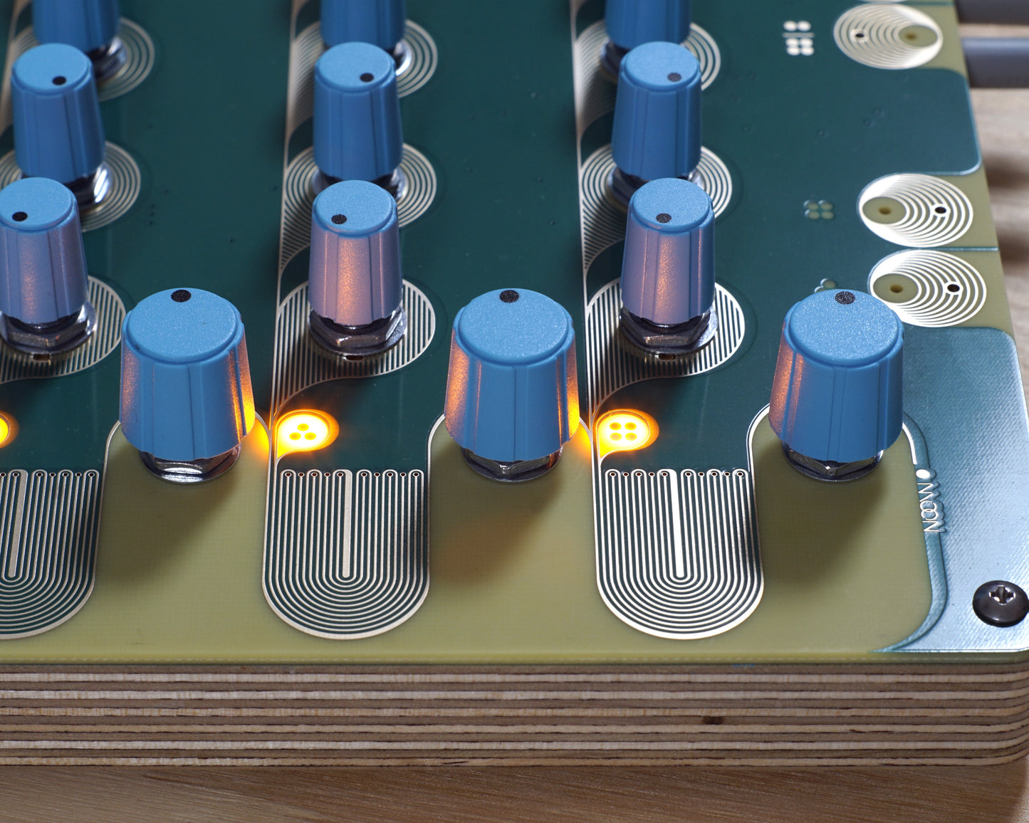 Landscape Moon Passive Analogue 4-Channel Rhythmic Instrument