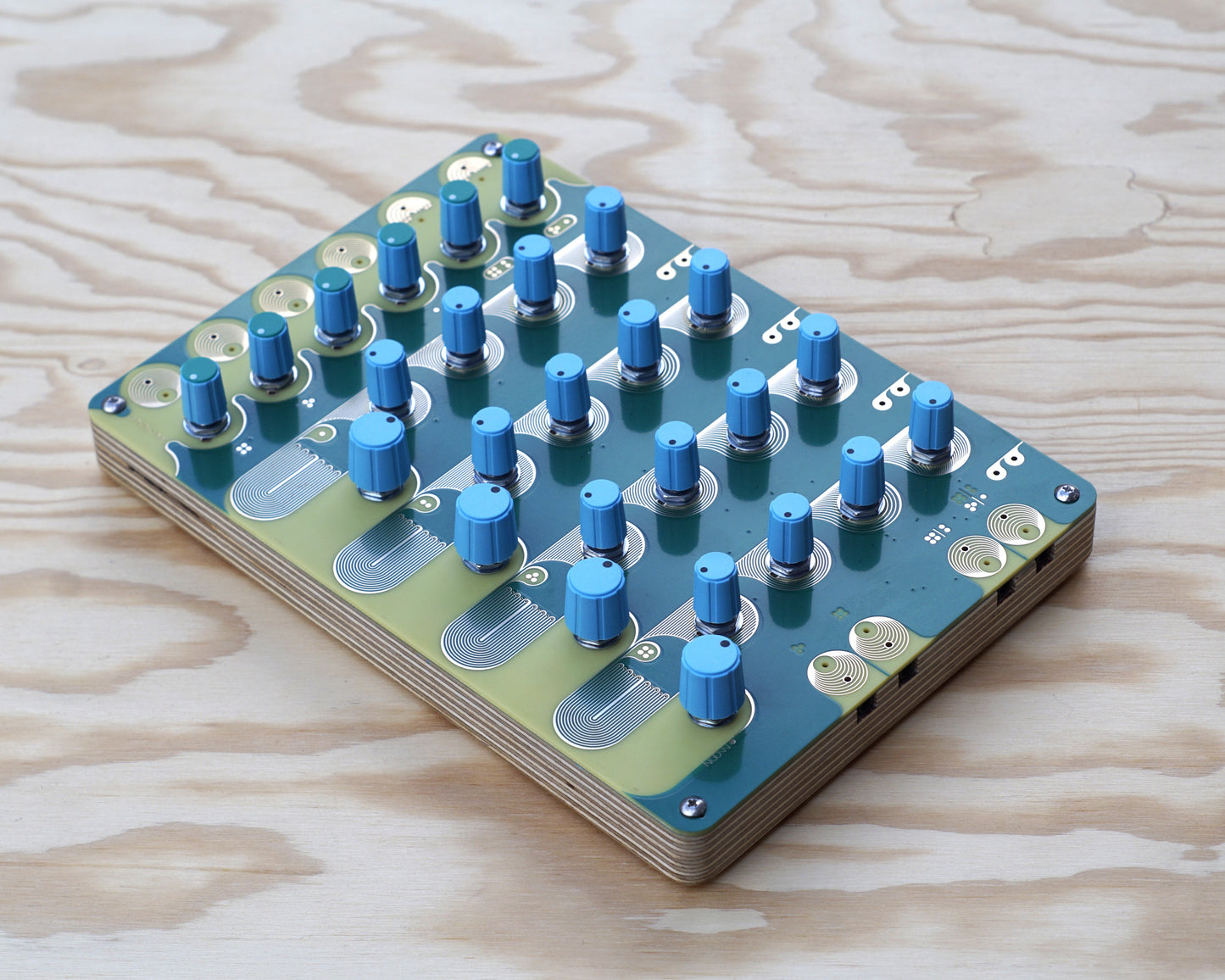 Landscape Moon Passive Analogue 4-Channel Rhythmic Instrument