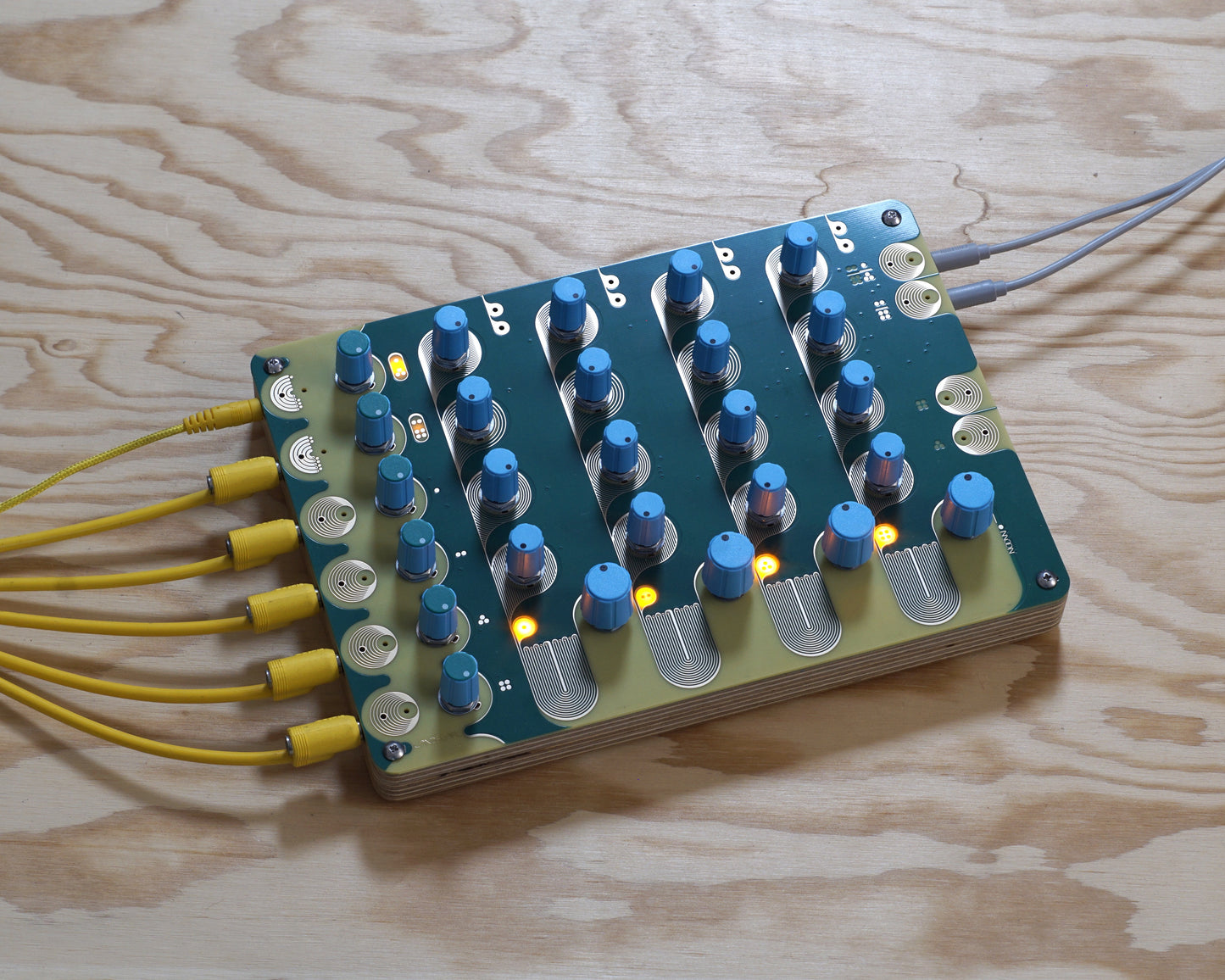 Landscape Moon Passive Analogue 4-Channel Rhythmic Instrument