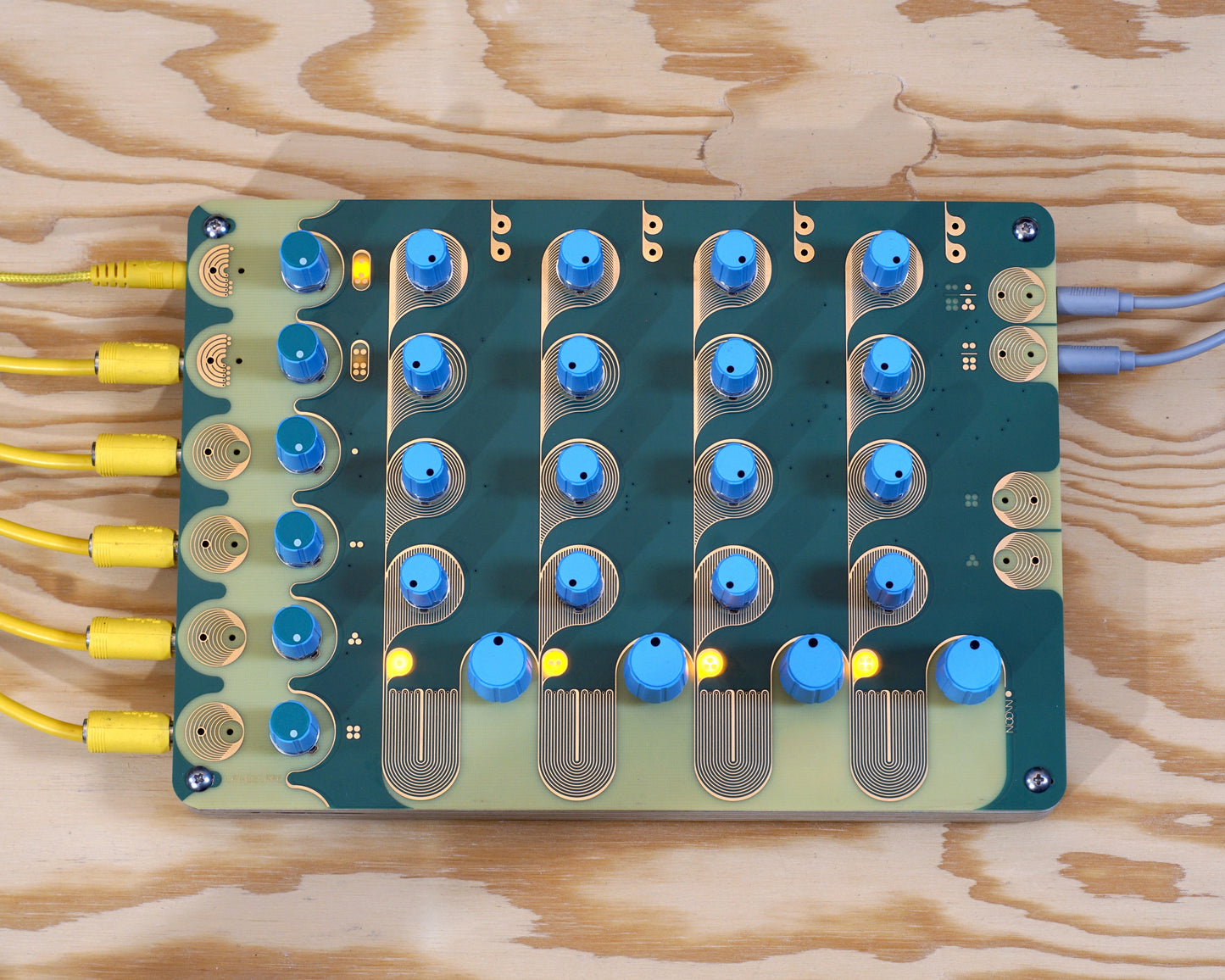 Landscape Moon Passive Analogue 4-Channel Rhythmic Instrument