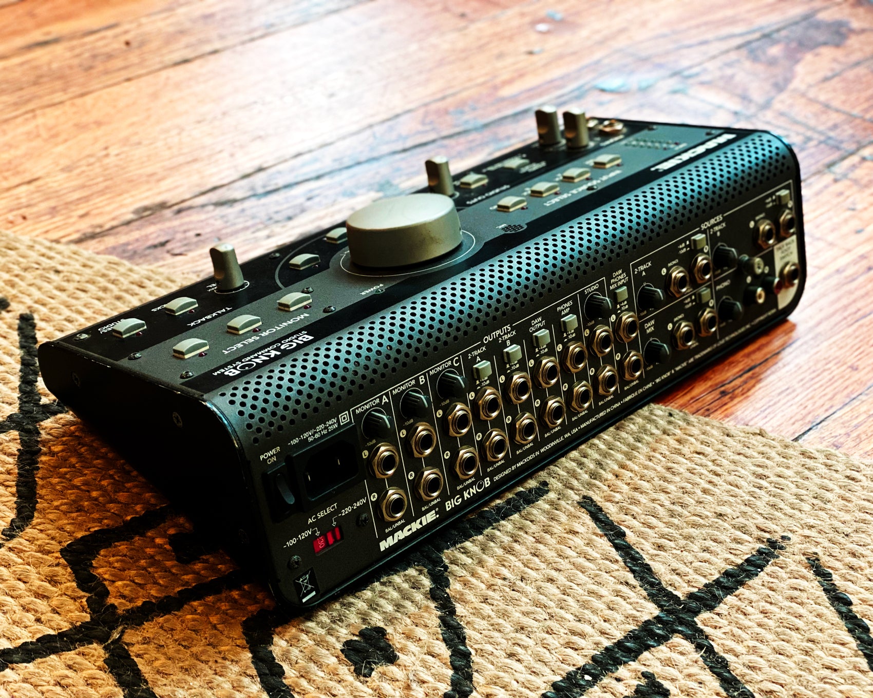 Mackie big knob studio command system hot sale