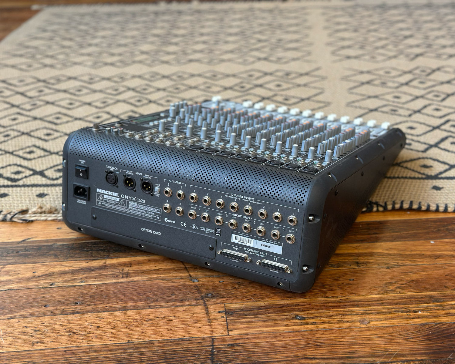 Mackie ONYX 1620 Analogue Mixer – Found Sound