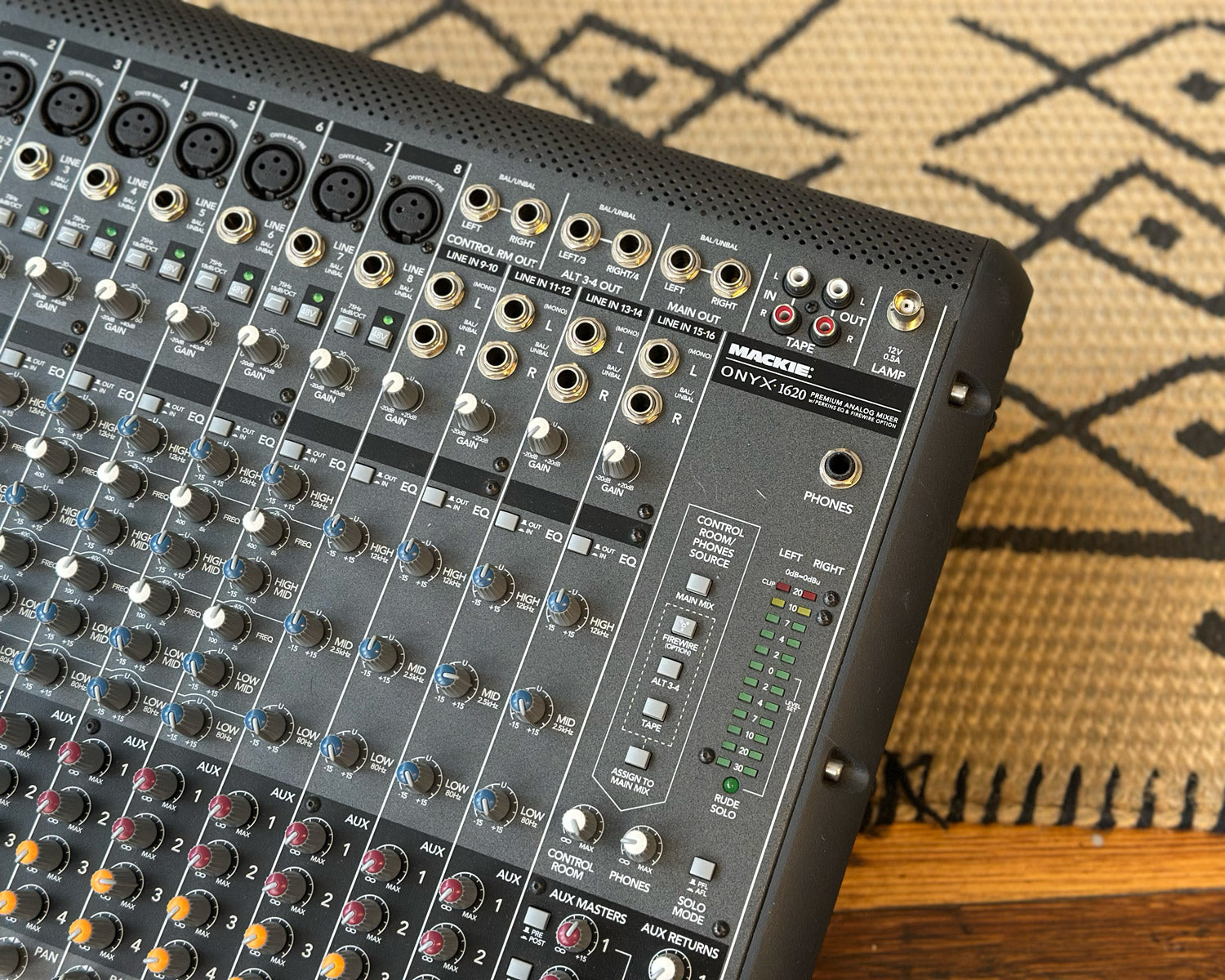 Mackie ONYX 1620 Analogue Mixer – Found Sound