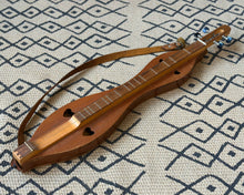 Load image into Gallery viewer, Magic Mountain Instruments Appalachian Dulcimer
