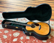 Load image into Gallery viewer, 1945 &#39;War-Time&#39; Martin 000-21w/ Non Original Hardshell Case
