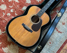 Load image into Gallery viewer, 1945 &#39;War-Time&#39; Martin 000-21w/ Non Original Hardshell Case
