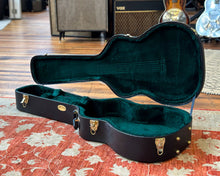 Load image into Gallery viewer, Martin Hard Case for 00/OM Acoustics
