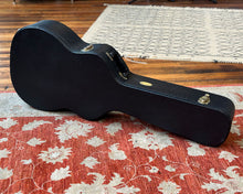 Load image into Gallery viewer, Martin Hard Case for 00/OM Acoustics
