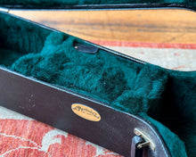 Load image into Gallery viewer, Martin Hard Case for 00/OM Acoustics
