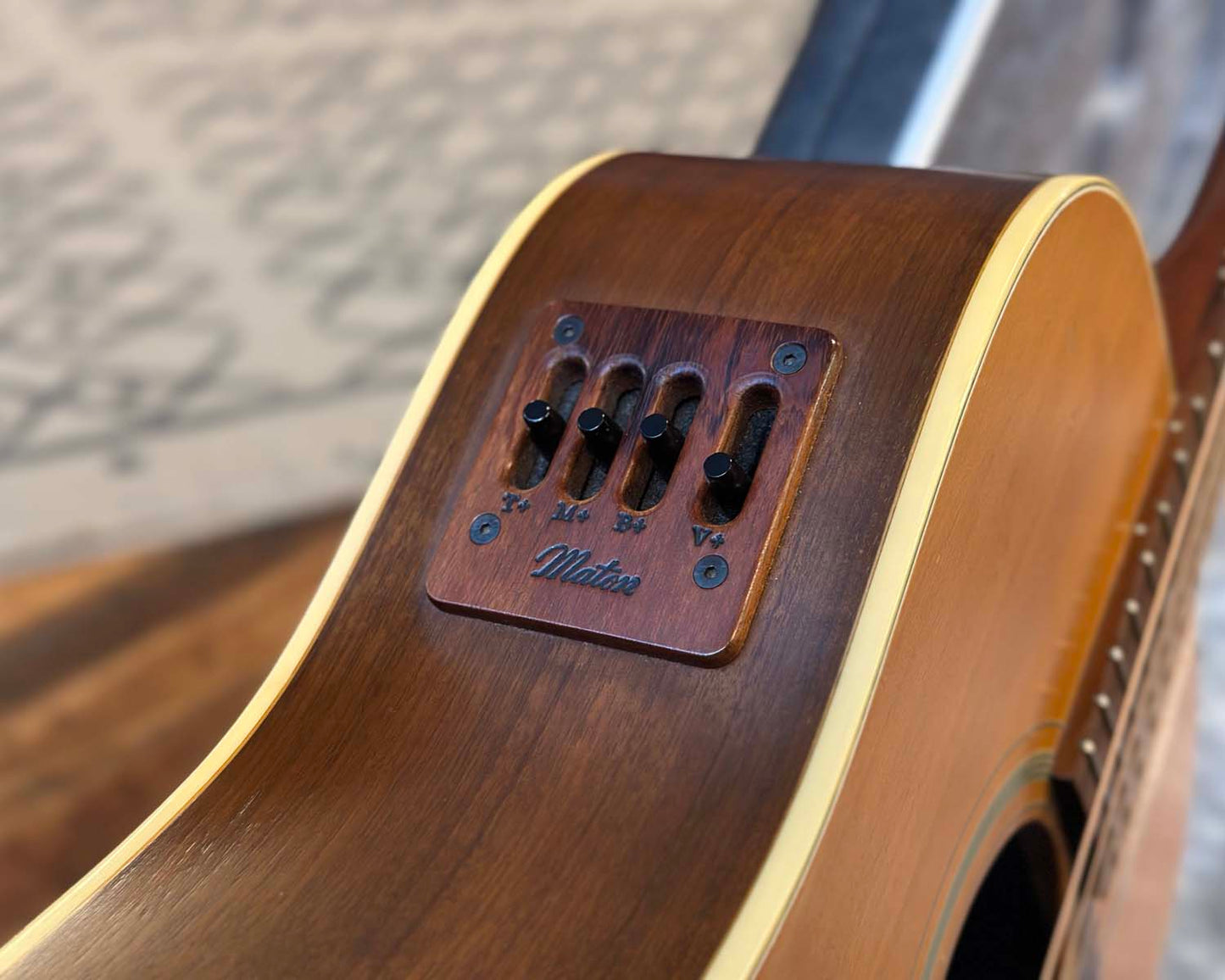 Maton EM325 Acoustic Electric Dreadnought Guitar w/AP5 Pickup System & Hiscox Case
